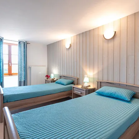 Du Boy 8 Personnes * Lanuejols (Lozere)